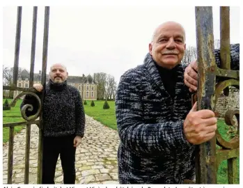  ??  ?? Alain Germain (à droite) et Vincent Vivès, les châtelains du Bosmelet, s’apprêtent à recevoir un large public cet été pour « un voyage onirique dans l’esprit Cocteau » avec un programme exceptionn­el d’exposition­s et d’animations autour de cet artiste...