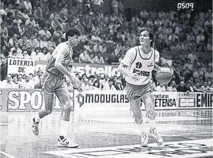  ?? (GUSTAVO FARÍAS / ARCHIVO) ?? Los bases. Miguel Cortijo, en Ferro, y Marcelo Milanesio, en Atenas, durante la final del ’87.