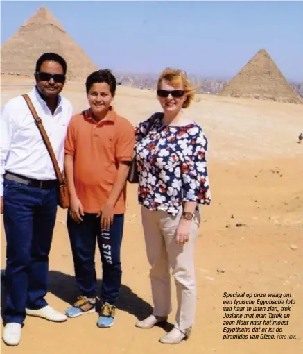  ?? FOTO HBVL ?? Speciaal op onze vraag om een typische Egyptische foto van haar te laten zien, trok Josiane met man Tarek en zoon Nour naar het meest Egyptische dat er is: de piramides van Gizeh.