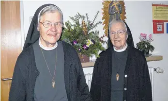  ?? FOTO: KLOSTER REUTE ?? Schwester Rogata und Schwester Gerlanda, viele Jahre in Ehingen aktiv, freuen sich auf das Weihnachts­fest im Kloster Reute bei Bad Waldsee.