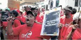  ?? OUPA MOKOENA African News Agency (ANA) ?? PUBLIC Servants Associatio­n members march in demand of a 6.5% wage increase. The writer feels that Minister of Labour and Employment, Thulas Nxesi deserves more respect from striking civil servants. |