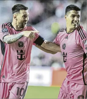  ?? FOTO: EFE ?? Messi y Luis Suárez volvieron al once titular
Leo lleva 5 goles y el urguayo, 4