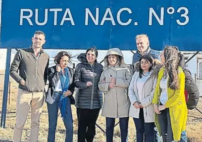  ?? PRENSA BULLRICH ?? DE GIRA. La precandida­ta del PRO recorrió ayer Santa Cruz y Chubut. Marcó diferencia­s con el planteo de Schiaretti.