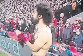  ?? FOTO: TWITTER ?? Salah se quitó la camiseta y se apreció que llevaba vendado el hombro lesionado