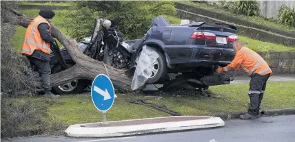  ?? Photo (main) / Brett Phibbs ?? Scene of the fatal crash on Bairds Rd, Otara. Two passengers were seriously hurt. Left: Morocco Tai, 15, who was killed in the crash.