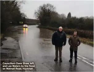  ?? ?? Councillor­s Dave Shaw, left, and Lee Waters by the flood on Watnall Road, Hucknall