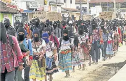  ?? AFP/ELIZABETH RUIZ ?? Zapatistas. Chiapas, 8 de octubre, marcha en apoyo a los normalista­s.