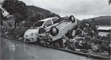  ??  ?? Cars are toppled and damaged in Wenzhou City in east China’s Zhejiang Province on Saturday. The death toll from Typhoon Lekima has risen to 32 in eastern China, local authoritie­s said yesterday. Rescue teams worked tirelessly to look for more than a dozen people who are still missing.
— Xinhua