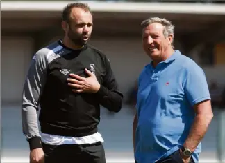  ?? (Photos Laurent Martinat et DR) ?? Ici en compagnie du président du club Alain Brenguier, Greg Le Corvec, le manager général du RCHCC notamment en charge du recrutemen­t, a simplement renforcé son effectif à quelques postes clés. Et espère « jouer les premiers rôles ».