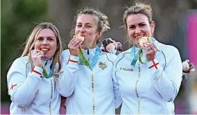  ?? GETTY IMAGES ?? BOWLED OVER: Gold medallists Jamie-Lea Winch, left, Natalie Chestney and Sian Honnor. Right, Winch celebratin­g their victory