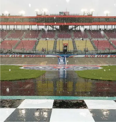  ?? MEG OLIPHANT/GETTY ?? A general view of snowfall at the track after a weather cancellati­on of practice and qualifying races on Saturday at Auto Club Speedway in Fontana, California.