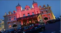  ??  ?? Comme dans  villes du monde, les façades de plusieurs bâtiments emblématiq­ues de Monaco, jeudi soir, seront illuminées en rose en soutien aux victimes du cancer du sein.