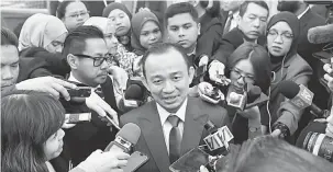  ?? — Gambar Bernama ?? KAJIAN UEC: Dr Maszlee ketika sidang media pada persidanga­n Dewan Rakyat di Bangunan Parlimen, semalam.