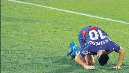  ?? FOTO: EFE ?? Edu Expósito, desolado tras caer ante la Real el lunes en Ipurua. El Eibar juega una ‘final’ este sábado en casa ante el Alavés