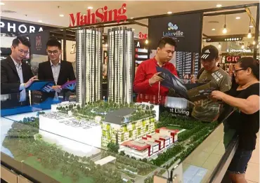  ??  ?? Visitors checking out the Lakeville project by Mah Sing Group during the StarProper­ty.my Fair 2018 at Queensbay Mall in Penang.