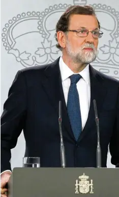 ??  ?? Mariano Rajoy, der Madrider Regierungs­chef, stellt ganz offiziell die Frage: Haben sich die Katalanen nun für unabhängig erklärt oder nicht?