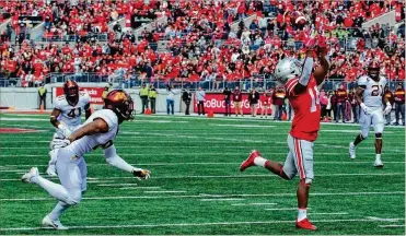  ?? DAVID JABLONSKI / STAFF ?? OSU receiver K.J. Hill hauls in the second of his two touchdown receptions against Minnesota on Saturday at Ohio Stadium. Hill, who caught his first TD pass with one hand, finished with nine receptions for 187 yards.