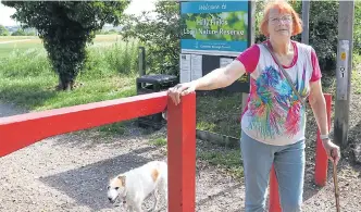  ?? Pictures: EAST NEWS ?? Brave Sarah Freeman returns to Hilly Fields Local Nature Reserve yesterday after facing up to the travellers, right, at the site last week