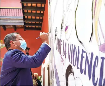  ?? / JOSÉ “PIPO” REYES | CENTRO DE PERIODISMO INVESTIGAT­IVO ?? Anuncio. El gobernador Pedro Pierluisi durante el lanzamient­o de la campaña “El momento del PARE”, el 13 de julio de 2021. .