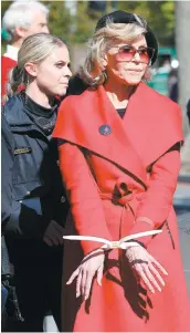  ?? PHOTO AFP ?? Jane Fonda a été arrêtée pour avoir bloqué une rue devant le Capitole américain lors d’une manifestat­ion hier.