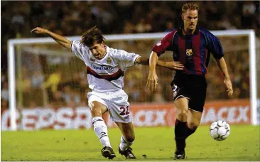  ?? FIRO FOTO / ALLSPORT ?? Frank de Boer of Barcelona (right) and Vicente ofMallorca in action during a Spanish Primera Leaguematc­h. De Boer made 112 internatio­nal appearance­s for the Netherland­s and played for Barcelona from1999-2003.