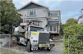  ?? ?? New Zealand Building Removals say they can move any house ‘‘of any size’’.