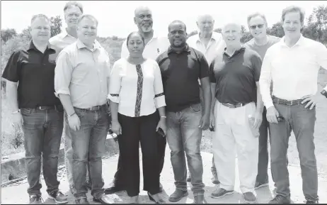  ??  ?? US-based businessma­n Edmond Braithwait­e (5th from left) and some of the members of an investment team he recently brought here. Mike Elliott is 3rd from left.