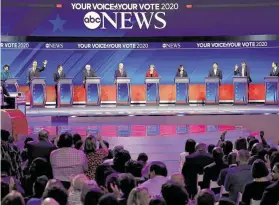  ?? RUTH FREMSON / NYT ?? Los candidatos por la nominación del Partido Demócrata, en el debate del 12 de septiembre en Texas Southern University en Houston. Desde la izq., Amy Klobuchar, Cory Booker, Pete Buttigieg, Bernie Sanders, Joe Biden, Elizabeth Warren, Kamala Harris, Andrew Yang, Beto O'Rourke y Julián Castro.