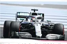  ??  ?? Nicht zu bremsen: Lewis Hamilton sicherte sich die Polepositi­on