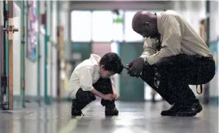  ?? Eric Luse / The Chronicle 2001 ?? Vincent Matthews, when he headed Edison Charter Academy in S.F., with a student.