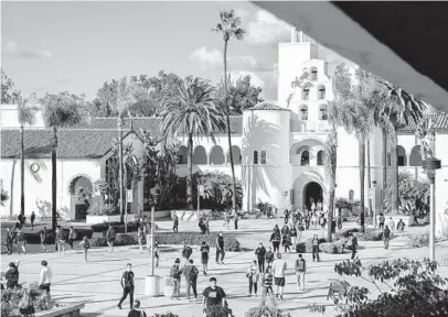  ?? ADRIANA HELDIZ U-T ?? Students walk by Hepner Hall on the main campus of San Diego State University in this photo from December 2022.