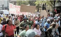  ?? African News Agency (ANA) ?? HUNDREDS of police officers marched to Parliament last year to protest at the promotion of junior officers. | ARMAND HOUGH