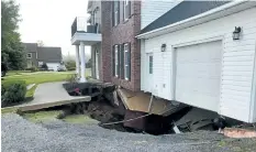  ?? PAUL MAYNARD/HANDOUT VIA THE CANADIAN PRESS ?? A sink hole swallows a two-storey home in Falmouth, N.S., Sunday.