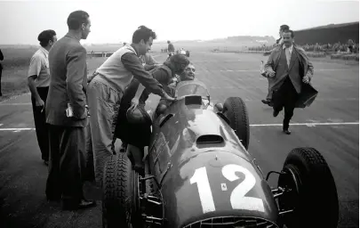  ??  ?? Silverston­e 1951. En su segunda carrera para Ferrari, “Pepe” González le regaló una “vendetta” a Don Enzo