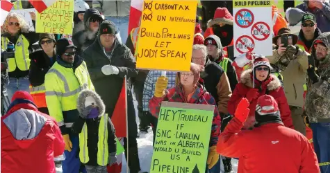  ?? TONY CALDWELL ?? About 250 pro-pipeline supporters arrive in a convoy at Parliament Hill on Tuesday to protest the Liberal government, five days after departing from Red Deer, Alta. Organizer Glen Carritt, from Innisfail, Alta., says the group received lots of support along the way.