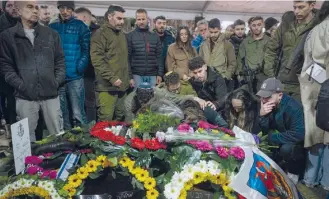  ?? / AP ?? Funeral de un reservista israelí en el cementerio militar de Mount Herzl, en Jerusalén.