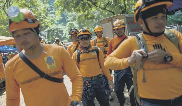  ?? PICTURE: AFP ?? 0 Thai volunteers head to the Tham Luang cave at the Khun Nam Nang Non Forest Park in Mae Sai district of Chiang Rai province