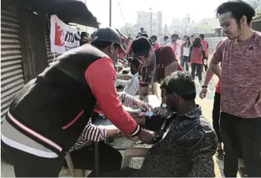  ??  ?? Medical students from MSU Bangalore campus giving health checks to people from Mathikere slum.