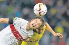  ?? FOTO: AFP ?? Sturmspitz­e von Anfang an? Artem Kravets (vorne).