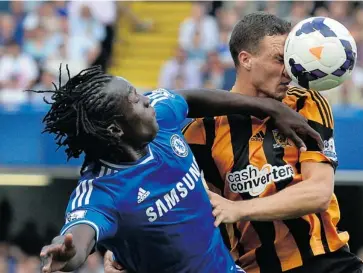  ?? BEN STANSALL/AFP/GETTY IMAGES ?? Chelsea’s Romelu Lukaku, left, battles for the ball with Hull City’s James Chester during their Premier League match Sunday at Stamford Bridge in London. Chelsea won 2-0 in manager Jose Mourinho’s return to the Blues’ bench.