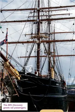  ??  ?? The RRS Discovery greets rail passengers.