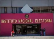  ??  ?? Ningún presidente había desacredit­ado tanto a las autoridade­s electorale­s.