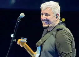  ??  ?? Mito Pino Daniele è scomparso prematuram­ente il 4 marzo 2015