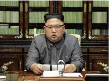  ?? KCNA/Associated Press ?? O ditador Kim Jong-un faz pronunciam­ento na quinta (21)