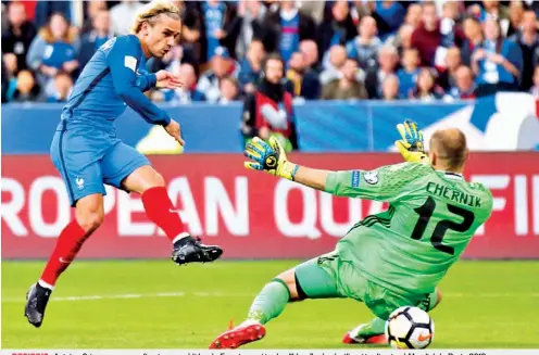  ??  ?? DECISIVO. Antoine Griezmann se confirmó como el líder de Francia y guió a los “bleus” a la clasificac­ión directa al Mundial de Rusia 2018.