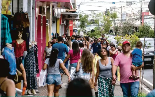  ?? RiCArDo ChiCArElli/23-12-2018 ?? Dias de maior movimento devem ser nesta sexta e no sábado (5), mas as ofertas devem continuar nas semanas seguintes, segundo lojistas