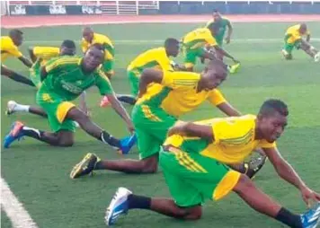  ??  ?? Players of Bendel Insurance FC warming up for a match