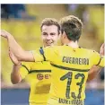  ?? FOTO: DPA ?? Dortmunds Mario Götze (l.) jubelt mit Raphael Guerreiro.