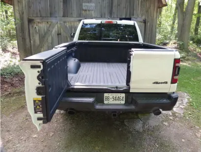  ?? JIM KENZIE FOR THE TORONTO STAR ?? The Ram 1500 is offered with an optional (and clever) multi-function tailgate. Just make sure you close the doors in the right order.
