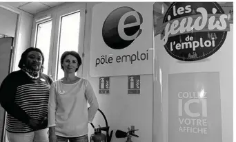  ??  ?? Félicité Sathoud, conseillèr­e dédiée aux entreprise­s et Laurence Mabila, responsabl­e d’équipe de l’agence Pôle emploi Poissy.